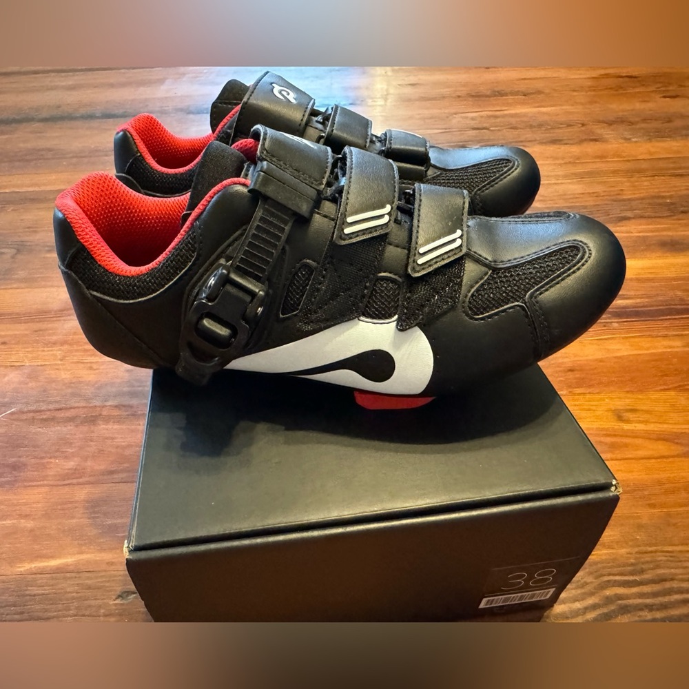 NWOT Women’s Peloton cycling shoes, size 38